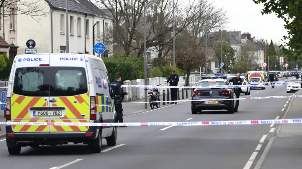 scene_enquete_police_quartier_residentiel