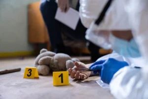 une m&egrave;re tue sa fille de 4 ans